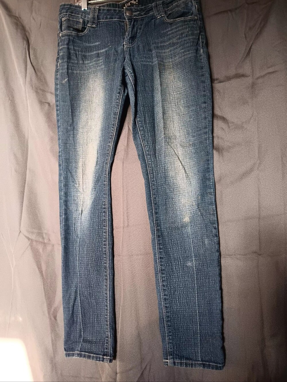 lei Women's Skinny Jeans in Dark Blue with Fading